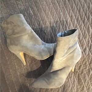 7.5 Carlos by Carlos Santana Gray Bootie. Excellent condition. Barely worn.